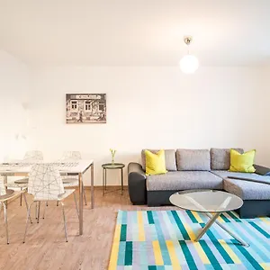 Helle Ferienwohnung Im Hinterhof Dresden