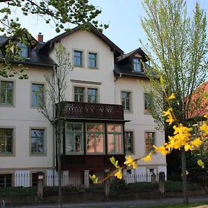 Traumhafte Etagenwohnung In Günderzeitvilla Dresden
